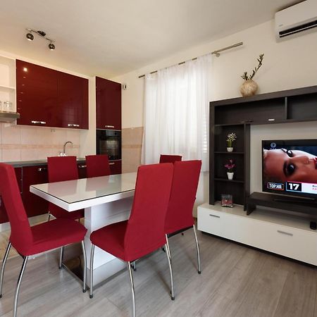 Apartments & Rooms Zaja Трогір Номер фото