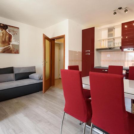 Apartments & Rooms Zaja Трогір Номер фото