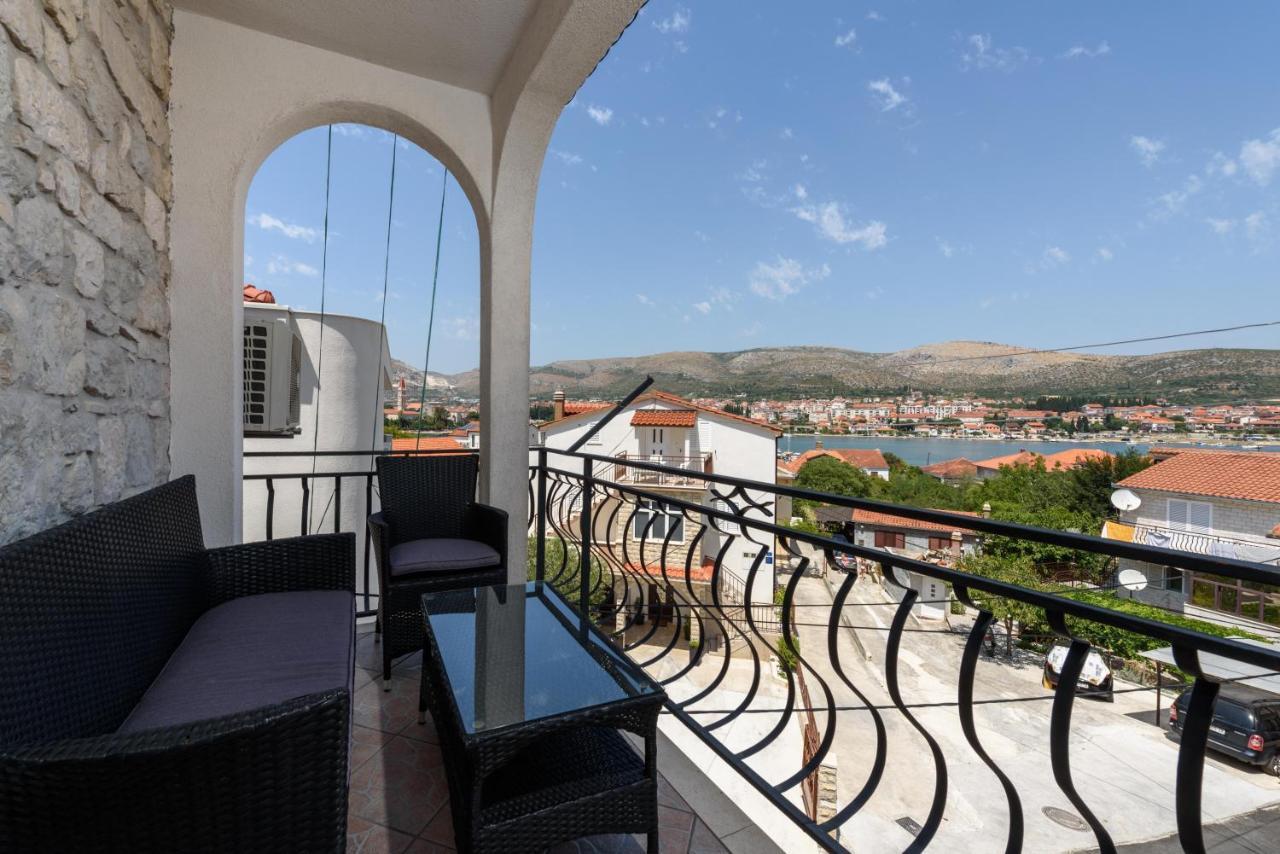 Apartments & Rooms Zaja Трогір Номер фото