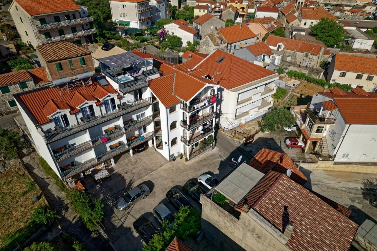 Apartments & Rooms Zaja Трогір Екстер'єр фото
