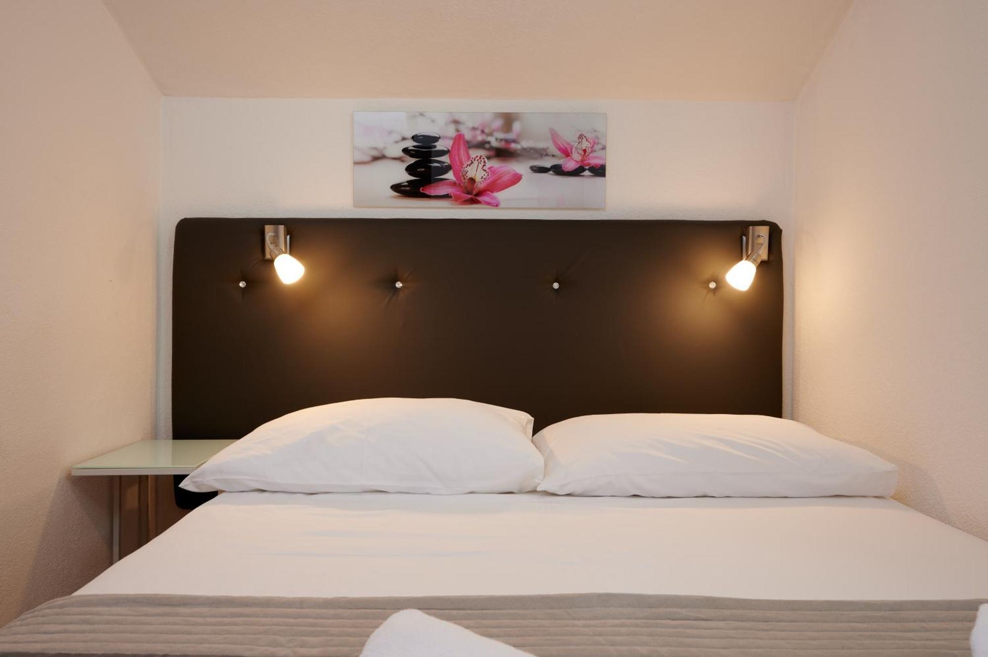 Apartments & Rooms Zaja Трогір Номер фото