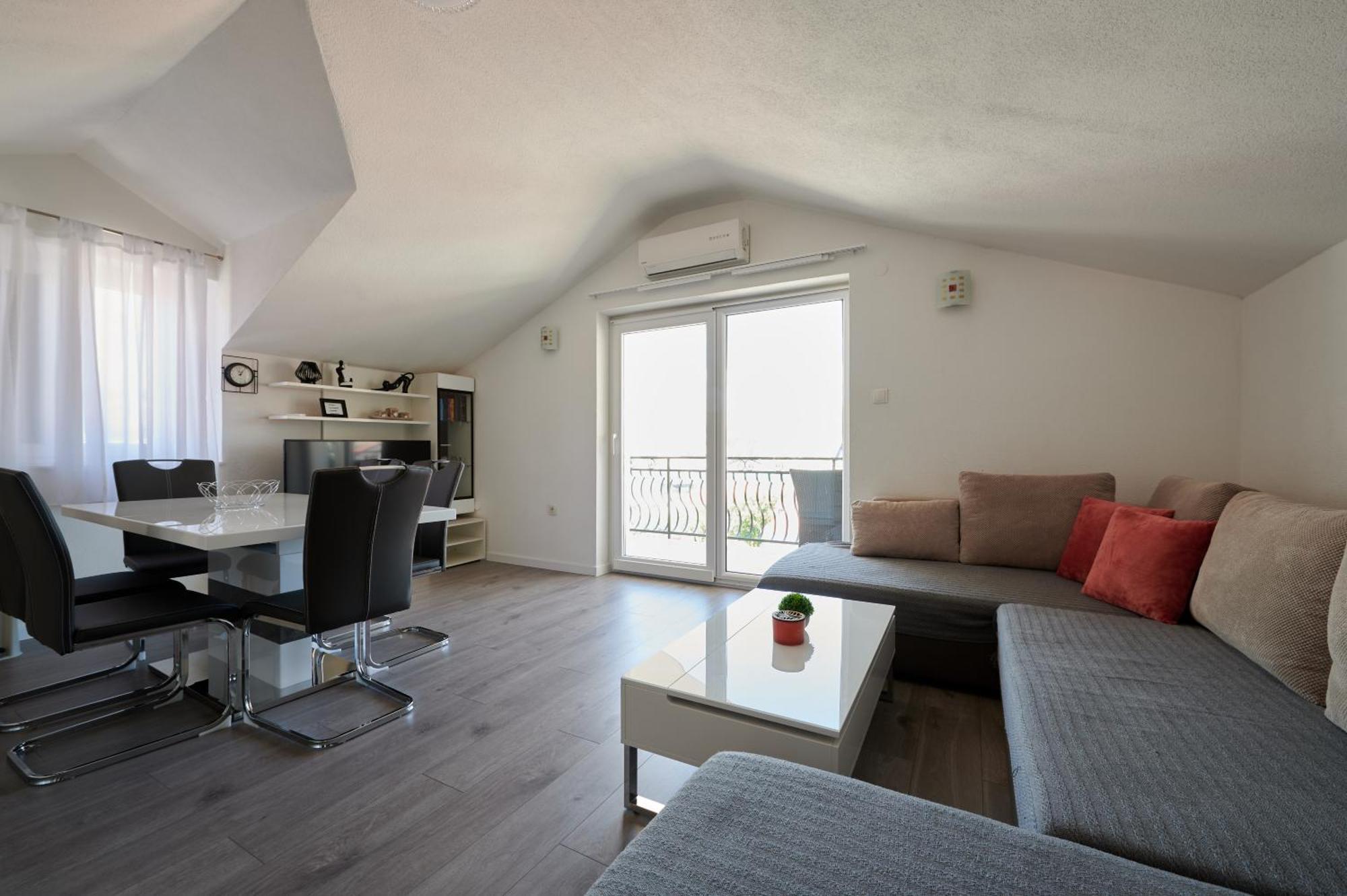 Apartments & Rooms Zaja Трогір Номер фото