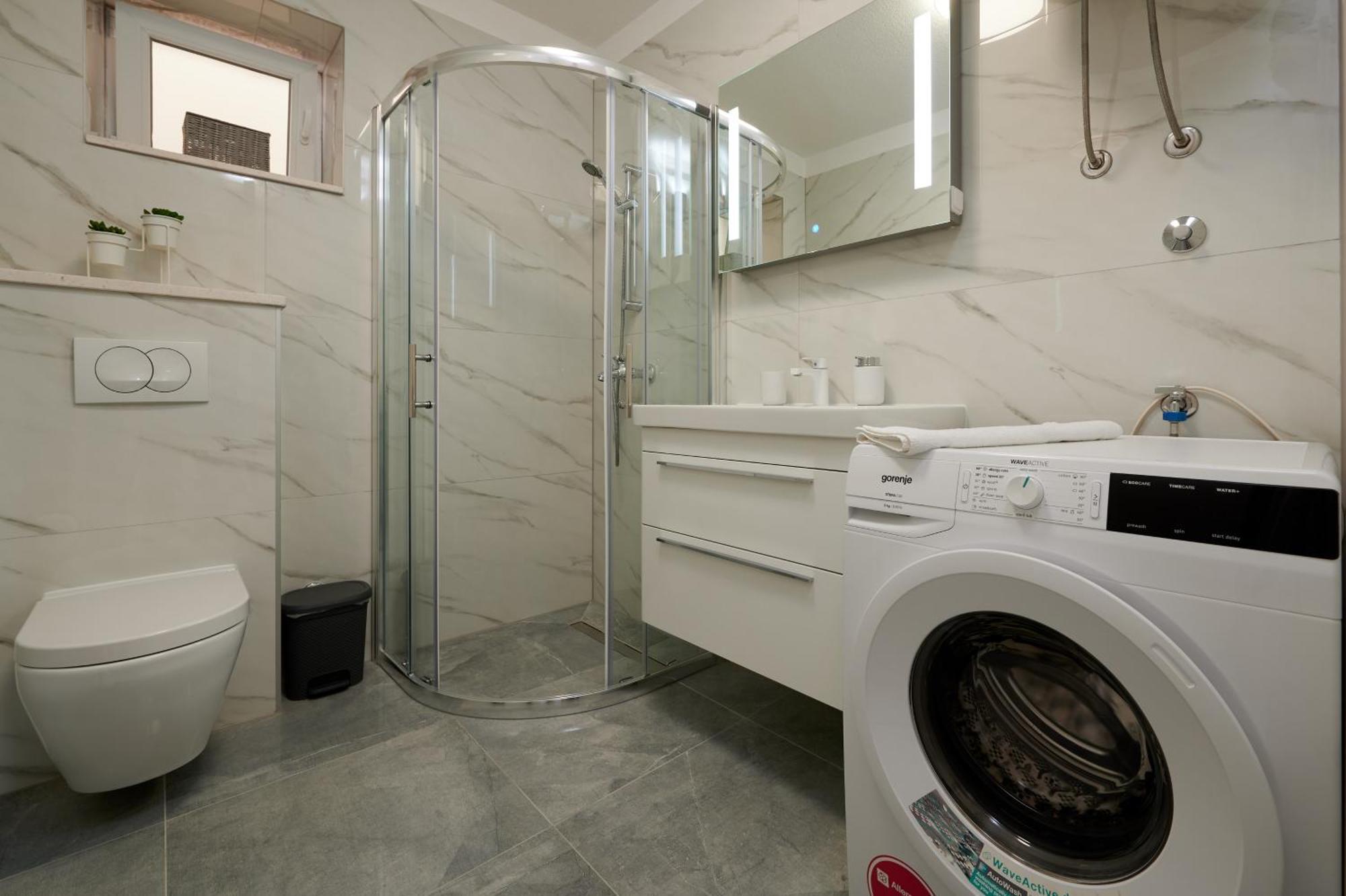 Apartments & Rooms Zaja Трогір Номер фото