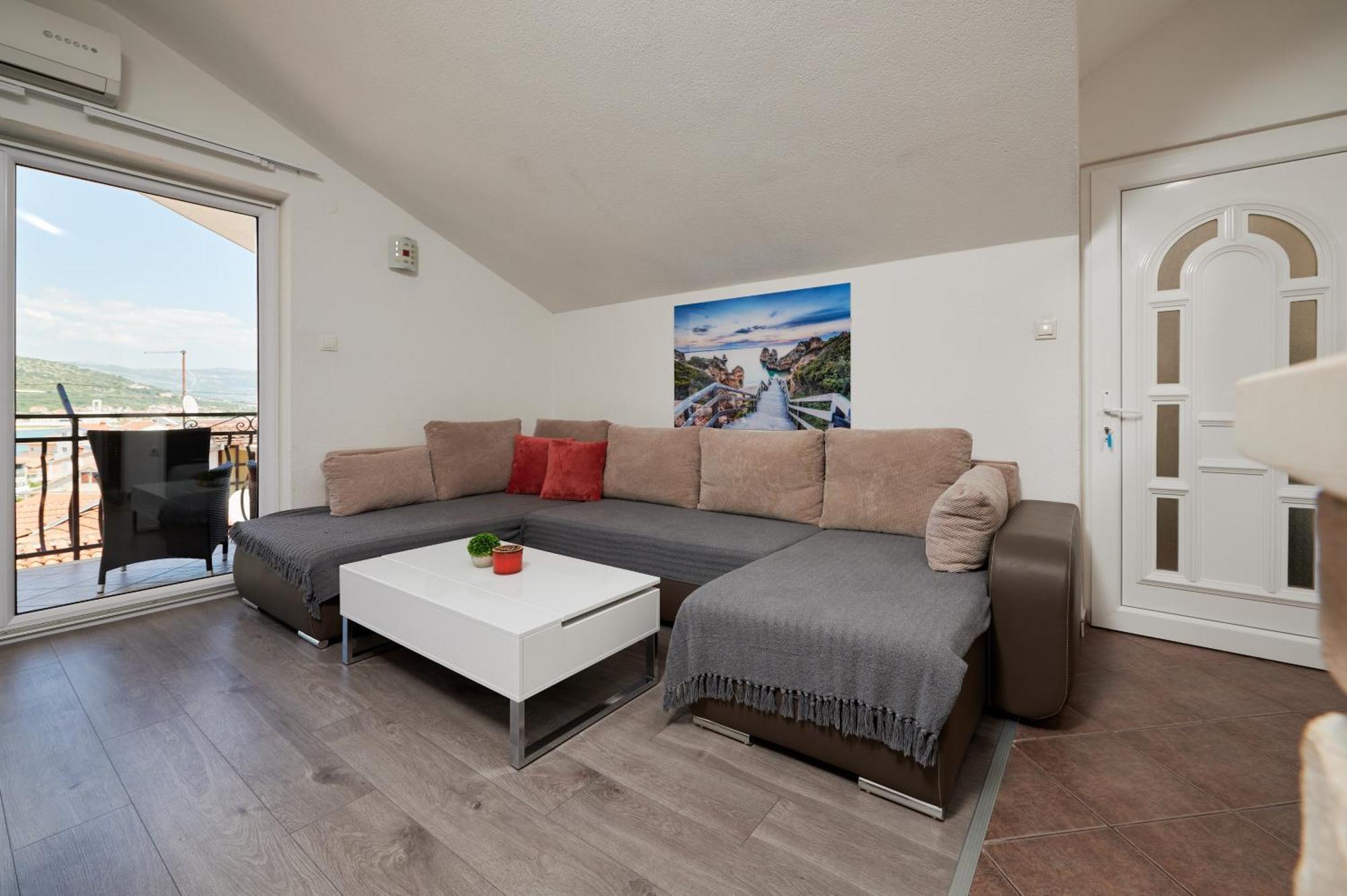 Apartments & Rooms Zaja Трогір Номер фото