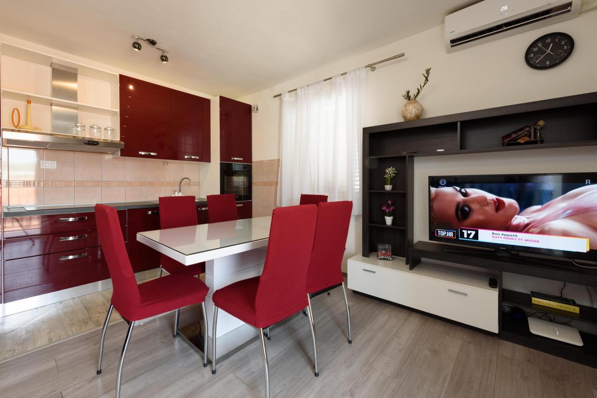 Apartments & Rooms Zaja Трогір Номер фото