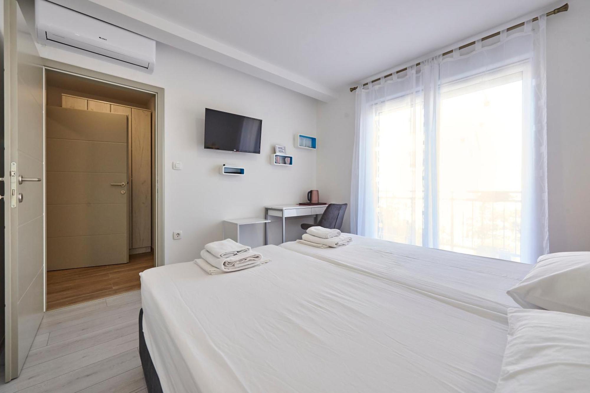 Apartments & Rooms Zaja Трогір Номер фото