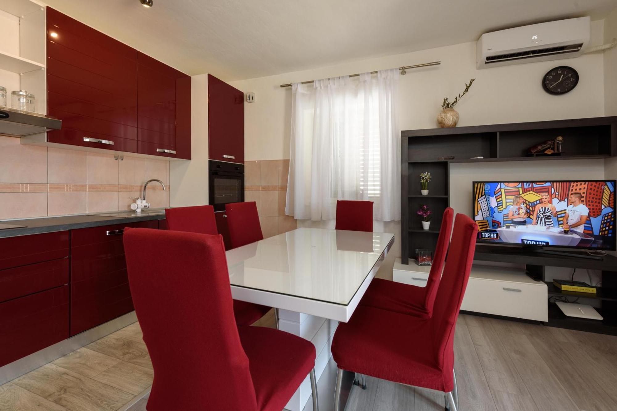 Apartments & Rooms Zaja Трогір Номер фото