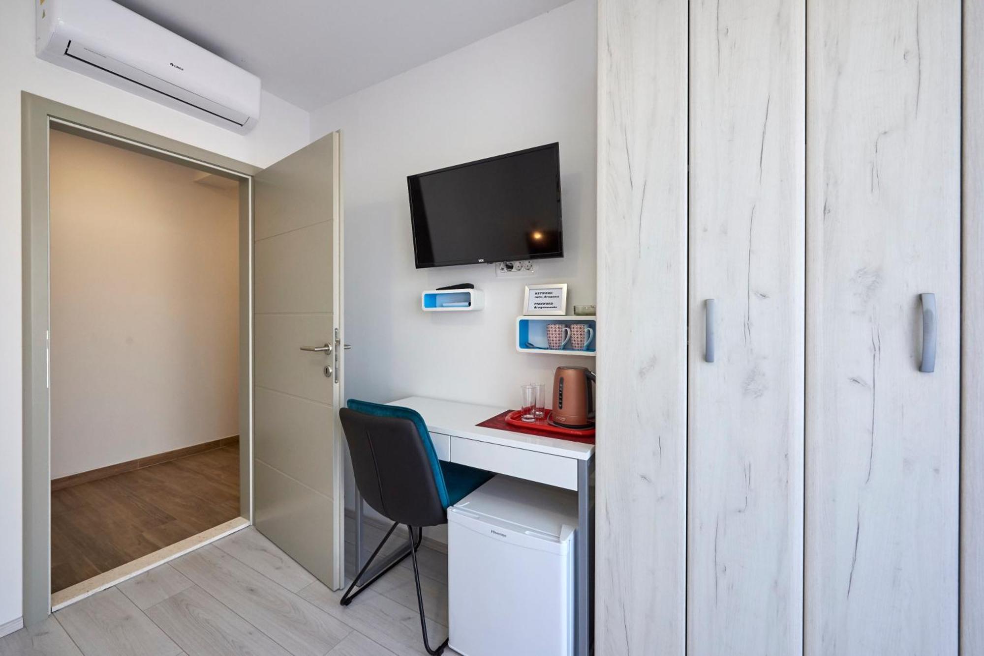 Apartments & Rooms Zaja Трогір Номер фото