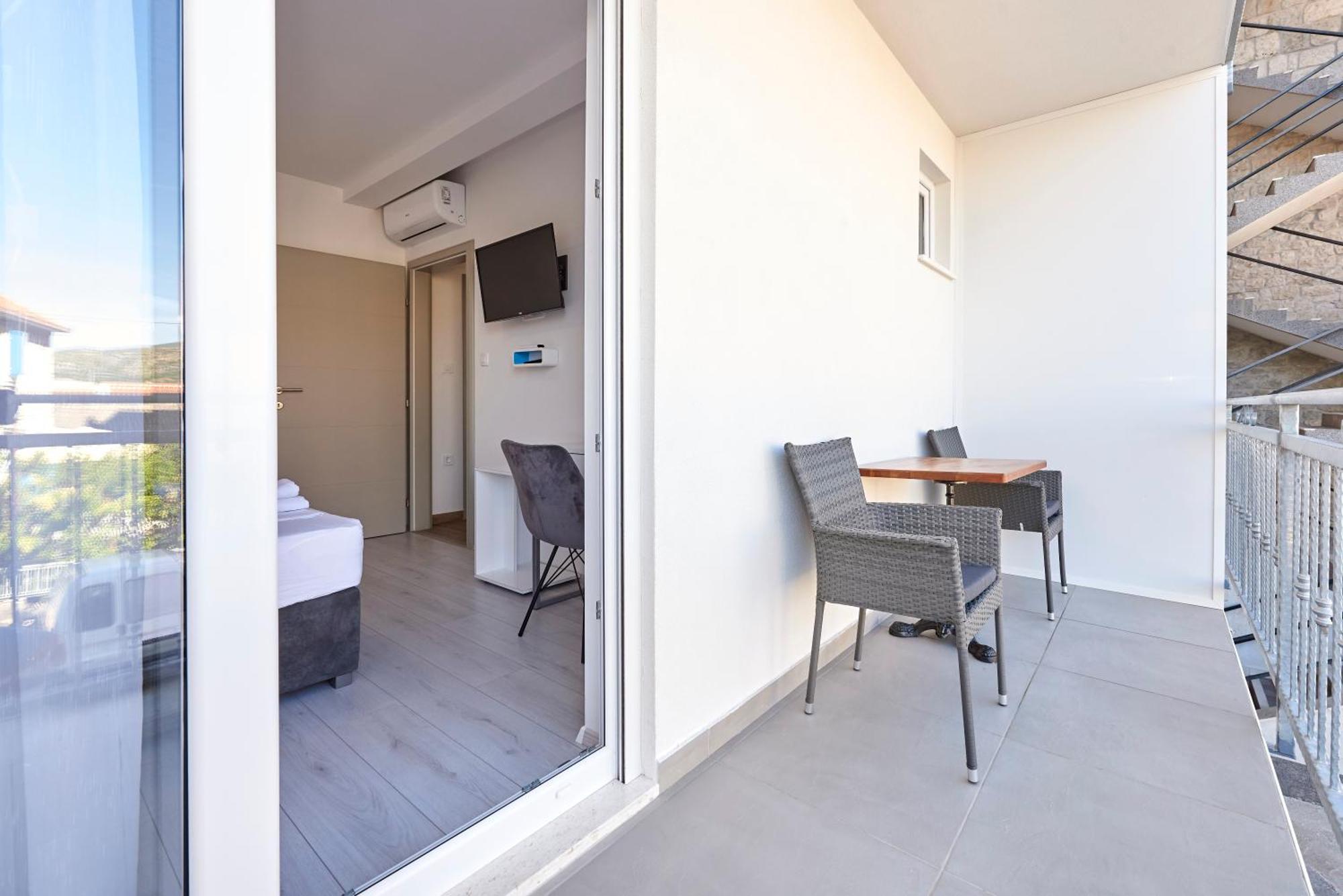 Apartments & Rooms Zaja Трогір Номер фото