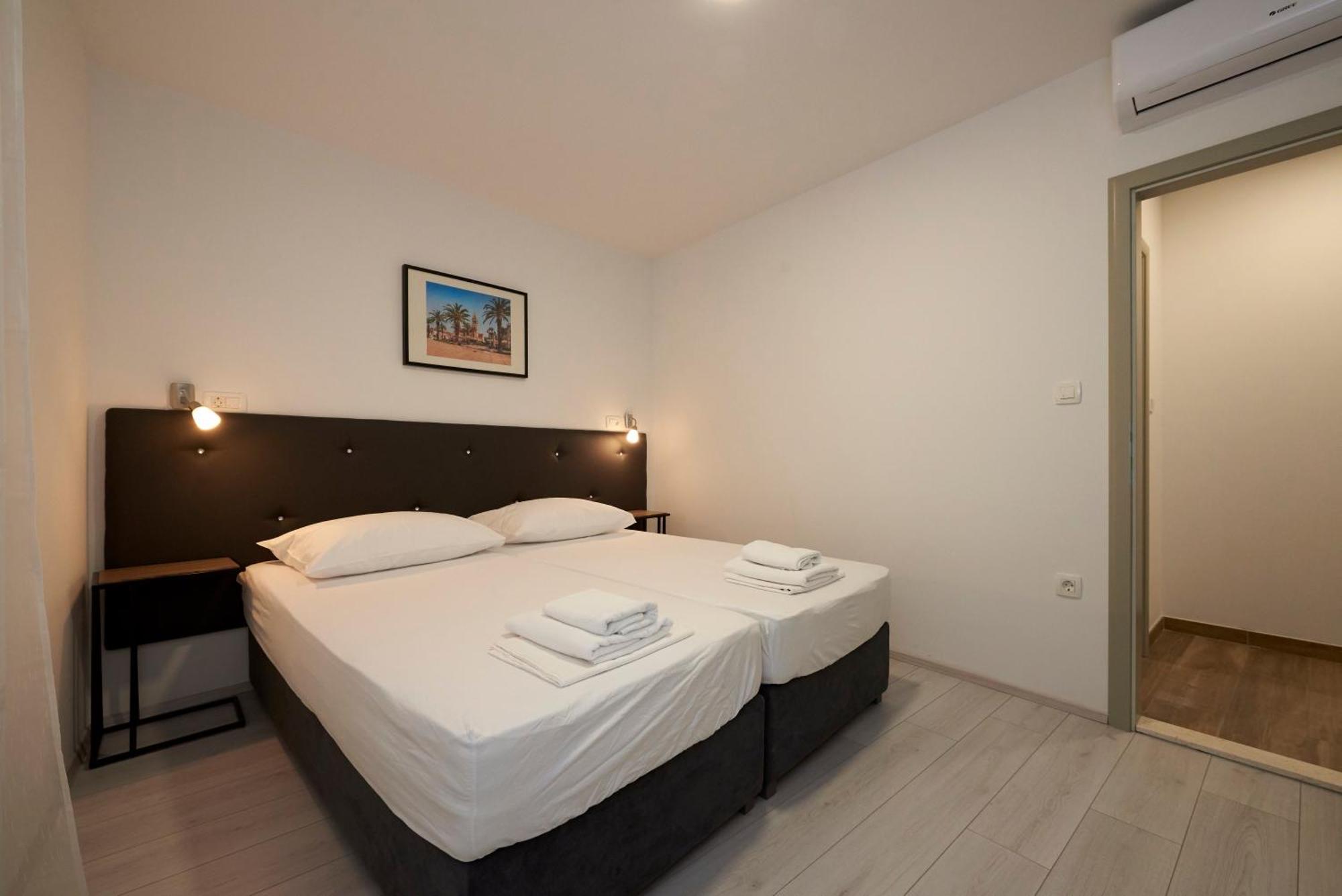 Apartments & Rooms Zaja Трогір Номер фото
