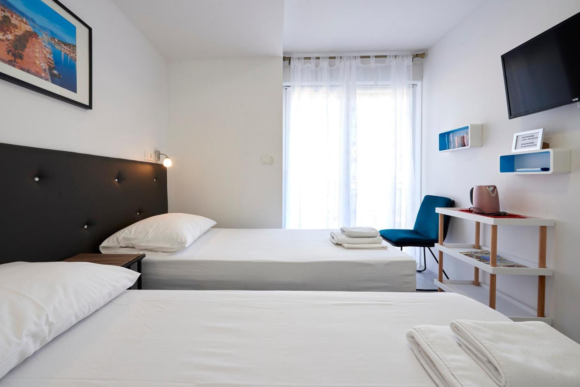 Apartments & Rooms Zaja Трогір Номер фото