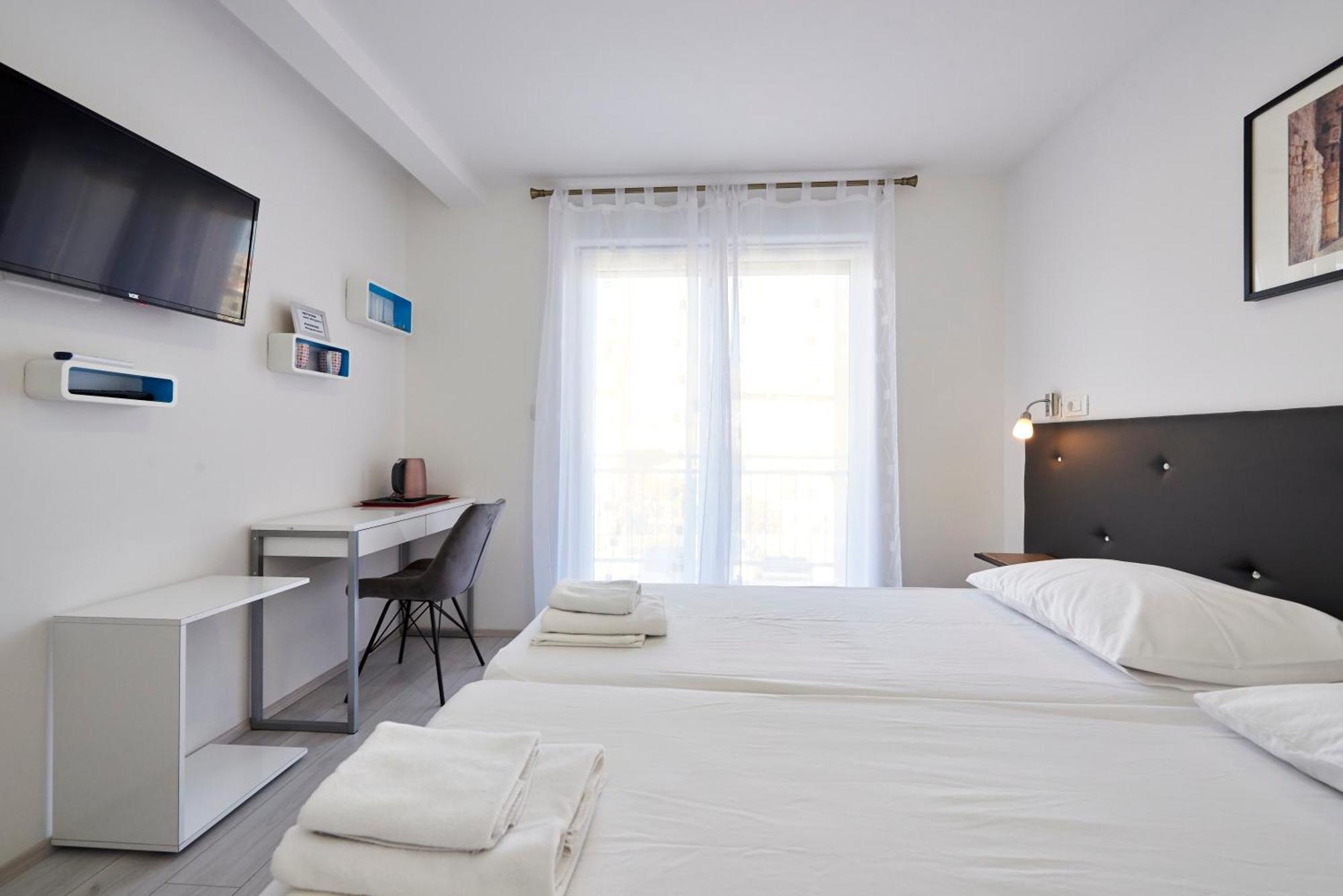 Apartments & Rooms Zaja Трогір Номер фото